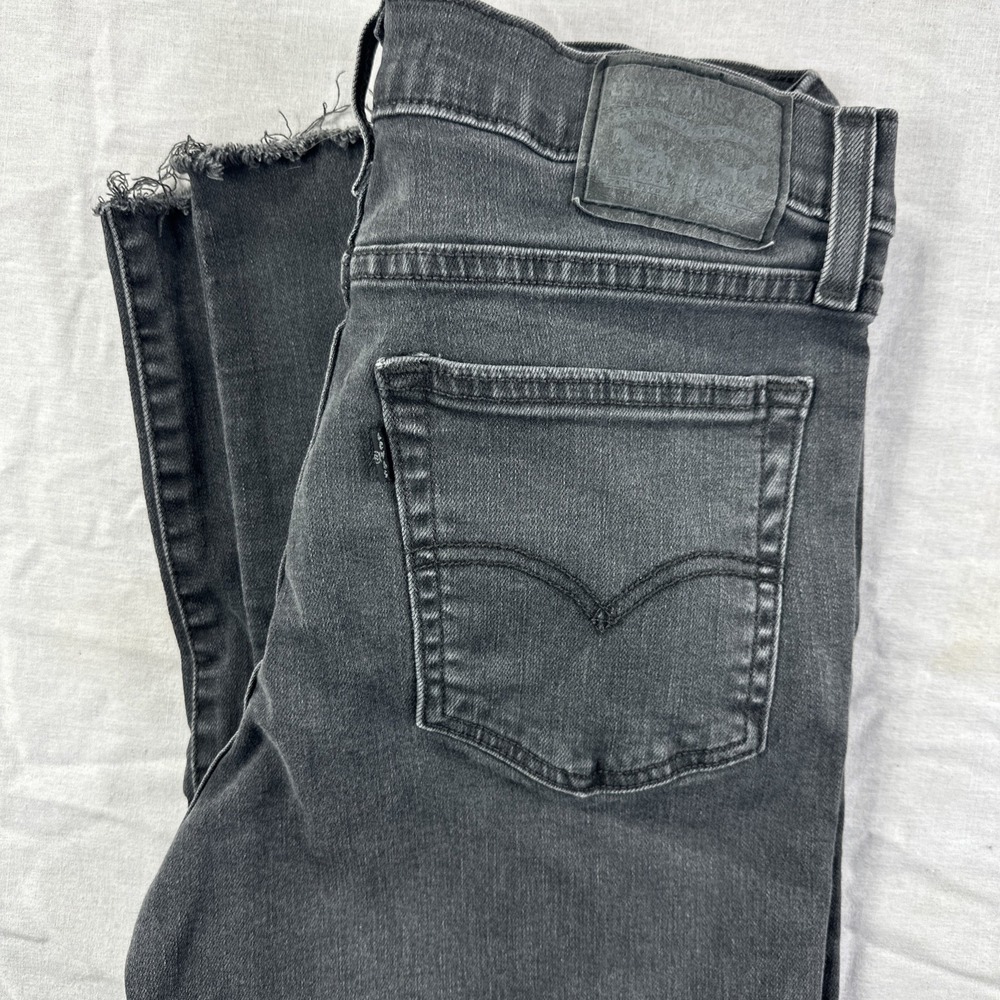 Levi's 724 Jeans Womens 29 High Rise Straight Black‎ Jeans Size 28x29 Raw Hem